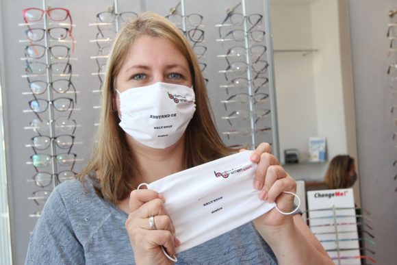 Brillen Guru - Ilona Stubbe - Augenoptiker Maske