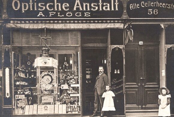 becker + flöge: 1910 Richard Giesecke im Haus Alte Celler Heerstraße mit Stieftochter Thea Flöge